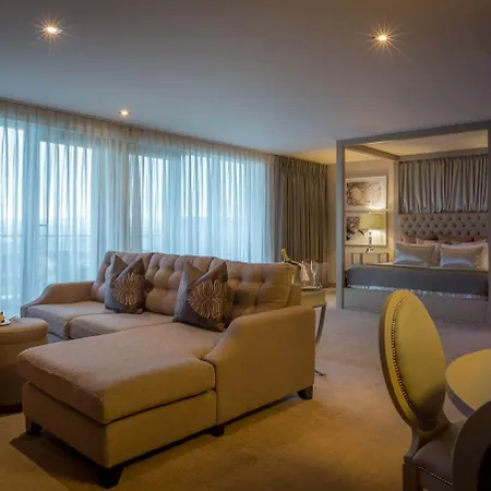 & Hotell