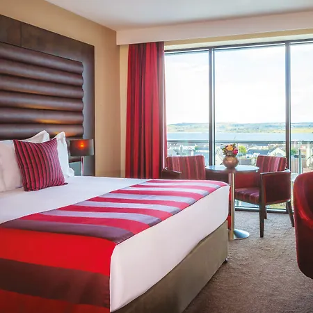 Hotel & 4*