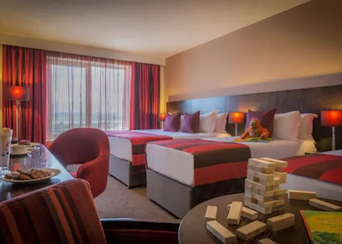Hotel &
